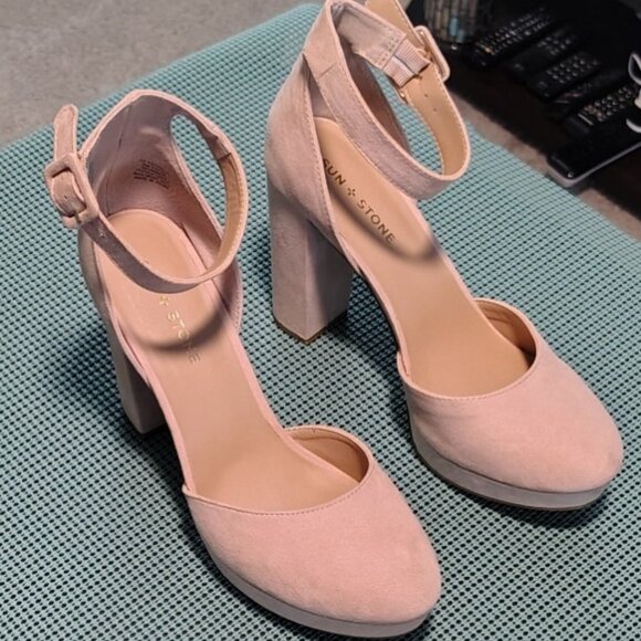 Womens Pink 1" Padded Adjustable Ankle Strap Estrella Round Toe 10 M-Sold - Picture 4 of 11